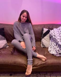 Debby Ryan feet photo thumbnail