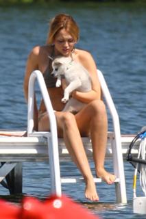 Miley Cyrus feet photo thumbnail