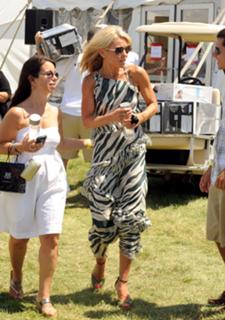 Kelly Ripa feet photo thumbnail