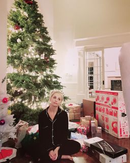 Sarah Michelle Gellar feet photo thumbnail