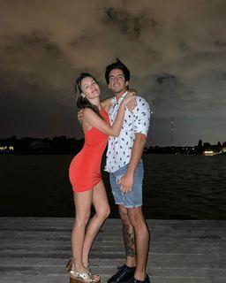 Carolina Ardohain feet photo thumbnail