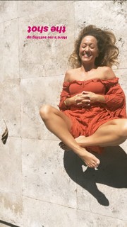 Kino MacGregor feet photo thumbnail