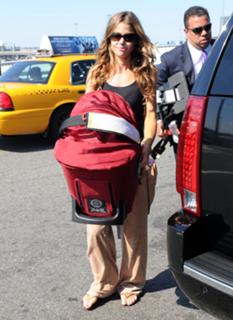 Denise Richards feet photo thumbnail