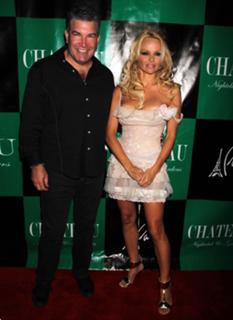 Pamela Anderson feet photo thumbnail