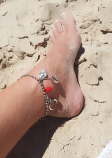 Nicole Neumann feet photo thumbnail