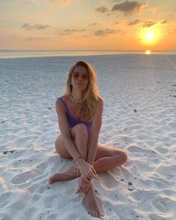 Vera Brezhneva feet photo thumbnail