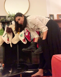 Morena Baccarin feet photo thumbnail