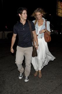 Delta Goodrem feet photo thumbnail
