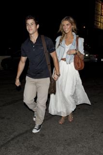 Delta Goodrem feet photo thumbnail