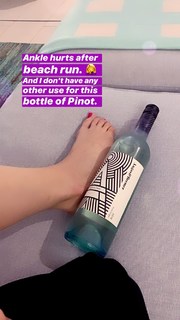 Emmy Rossum feet photo thumbnail