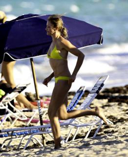 Cameron Diaz feet photo thumbnail