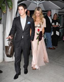 Delta Goodrem feet photo thumbnail