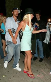 Britney Spears feet photo thumbnail