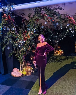 Ashley James feet photo thumbnail
