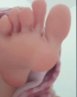Isa Pes feet photo thumbnail