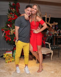 Adriane Galisteu feet photo thumbnail