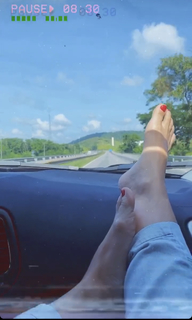 Carolina Dieckmann feet photo thumbnail