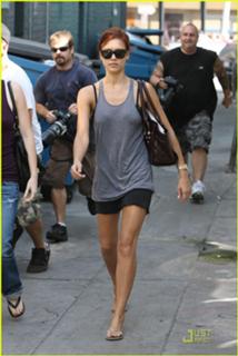 Jessica Alba feet photo thumbnail