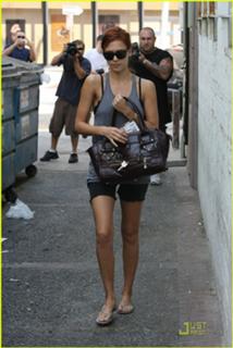 Jessica Alba feet photo thumbnail