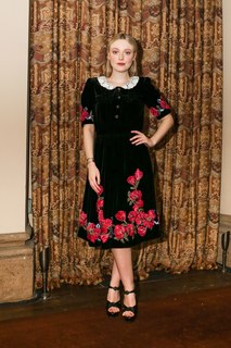 Dakota Fanning feet photo thumbnail