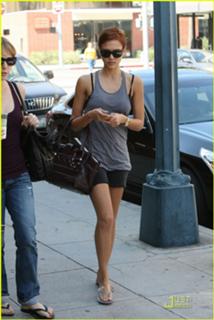Jessica Alba feet photo thumbnail