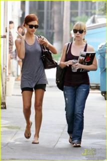 Jessica Alba feet photo thumbnail