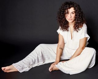 Kéfera Buchmann feet photo thumbnail