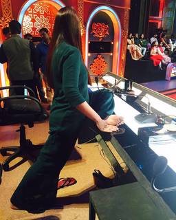 Sonali Bendre feet photo thumbnail