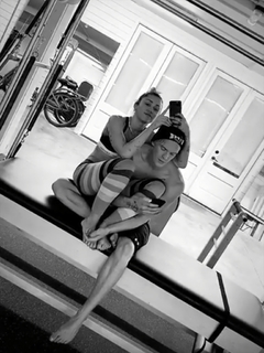 Miley Cyrus feet photo thumbnail