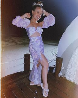 Larissa Manoela feet photo thumbnail