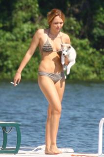 Miley Cyrus feet photo thumbnail