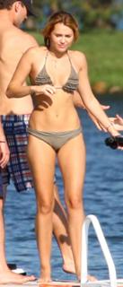 Miley Cyrus feet photo thumbnail