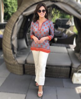 Lisa Robertson feet photo thumbnail