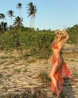 Lívia Andrade feet photo thumbnail