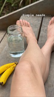 Naomi Watts feet photo thumbnail