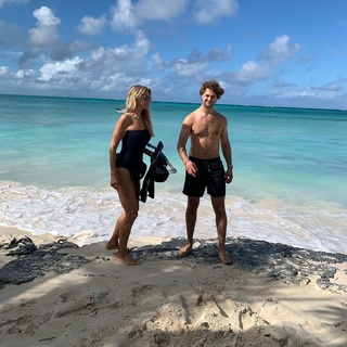 Christie Brinkley feet photo thumbnail
