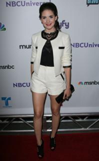 Alison Brie feet photo thumbnail
