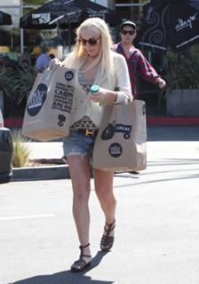 Lindsay Lohan feet photo thumbnail