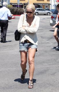 Lindsay Lohan feet photo thumbnail