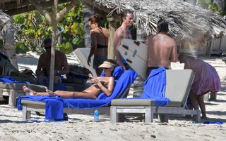 Izabel Goulart feet photo thumbnail
