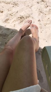Alaine Crissiê feet photo thumbnail