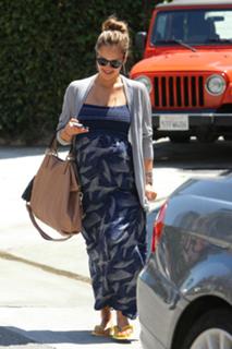 Jessica Alba feet photo thumbnail