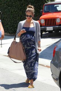 Jessica Alba feet photo thumbnail