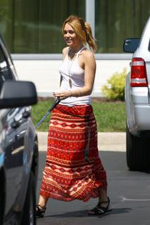 Miley Cyrus feet photo thumbnail
