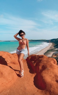 Kéfera Buchmann feet photo thumbnail