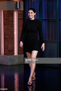 Alexandra Daddario feet photo thumbnail