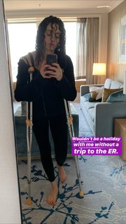 Emmy Rossum feet photo thumbnail