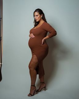 Ashley Graham feet photo thumbnail