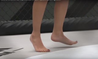 Karolina Kowalkiewicz feet photo thumbnail