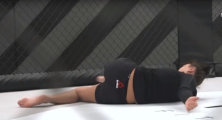 Karolina Kowalkiewicz feet photo thumbnail